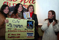 Entrega del premio a las ganadoras de la noche