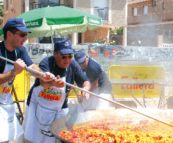 Preparando la paella