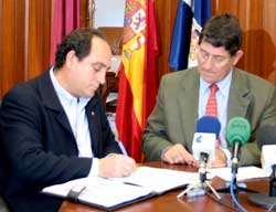 entrega de los cheques de ayuda a la cruz roja