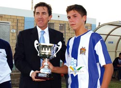 Entrega de trofeo infantiles de la escuela de futbol 